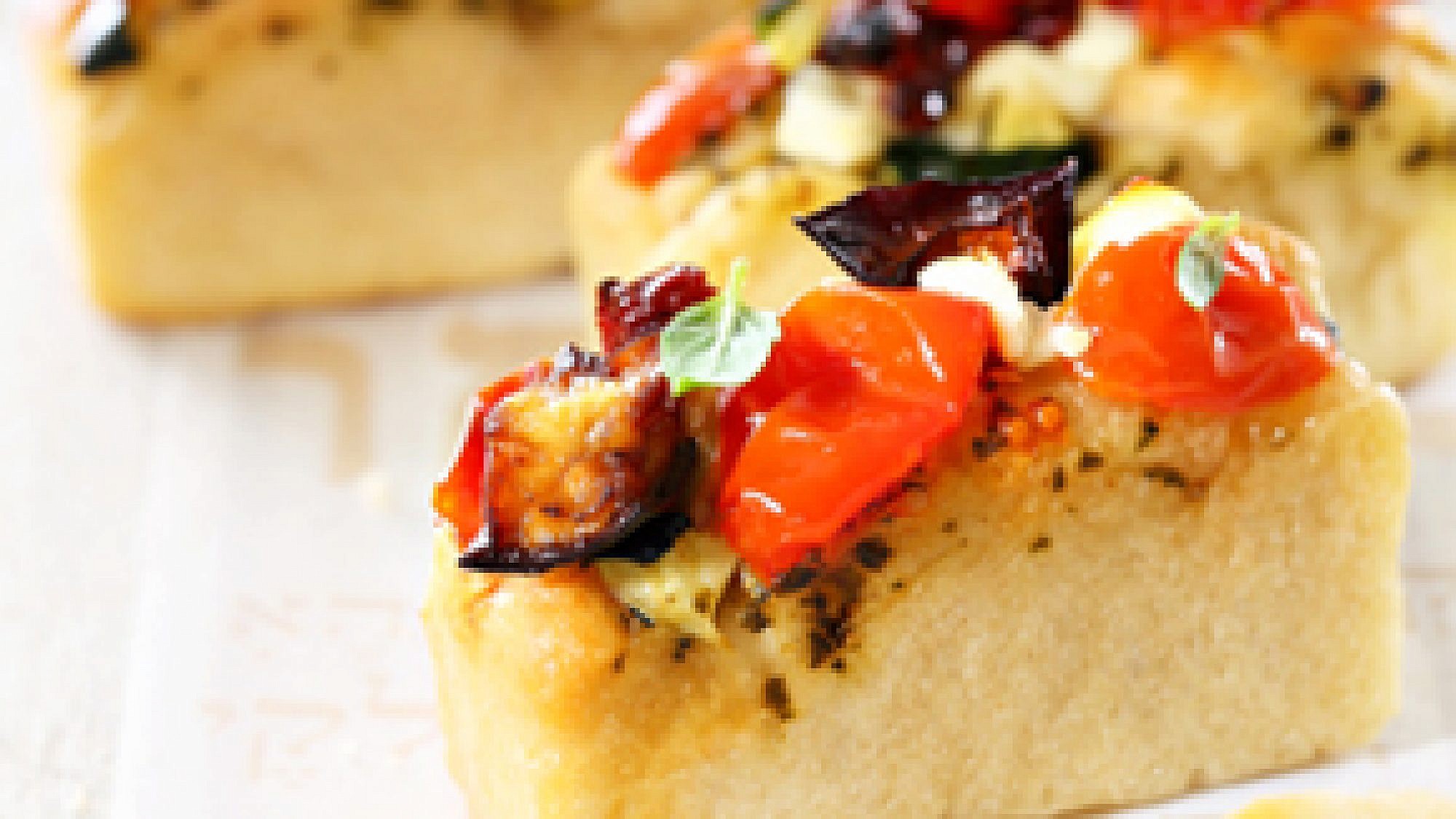 מיני פוקצ'ות ים תיכוניות | צלם: דן פרץ