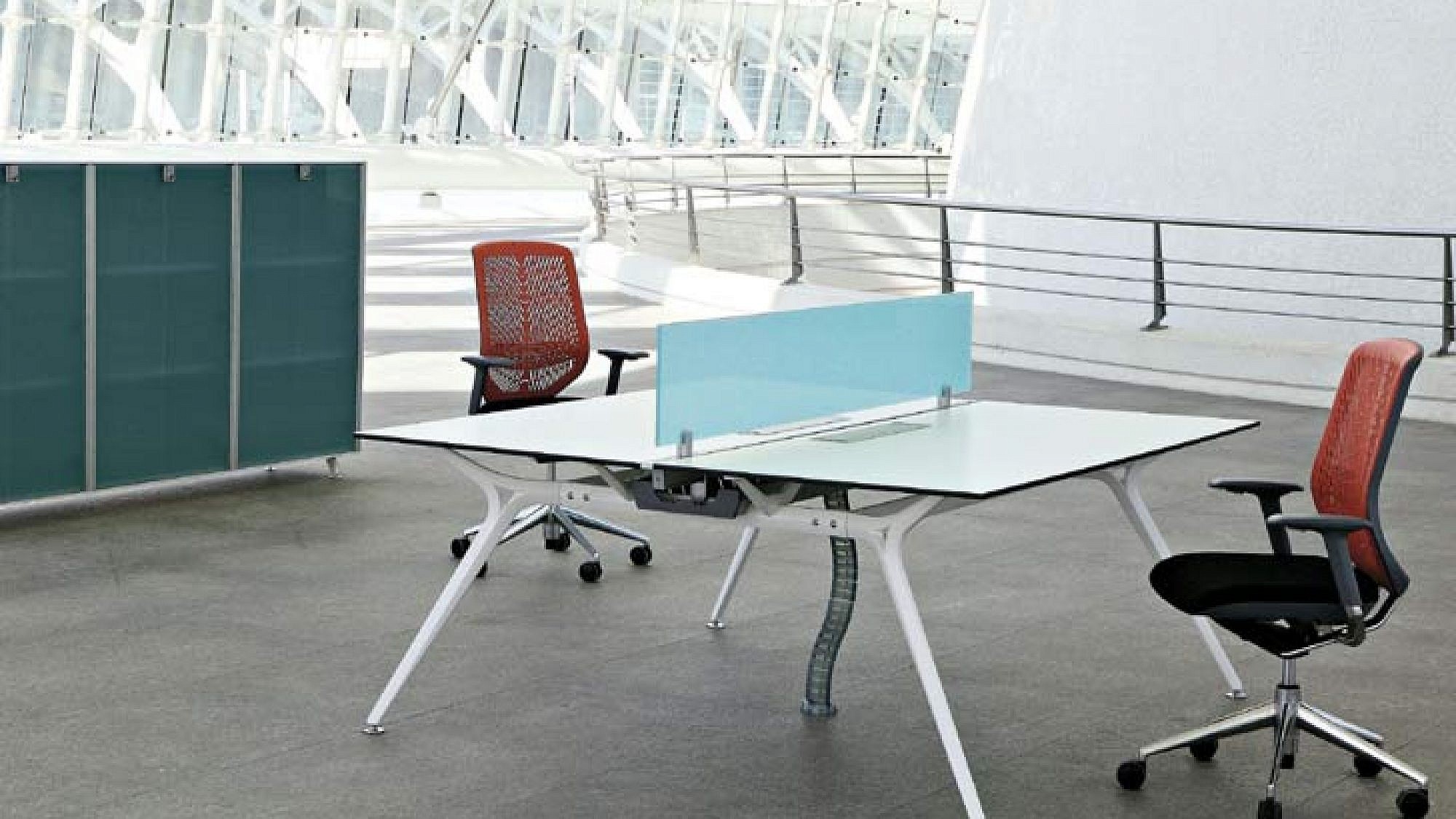 שולחן עבודה פינג-פונג | צלם: יח"צ פיטרו ריהוט משרדי