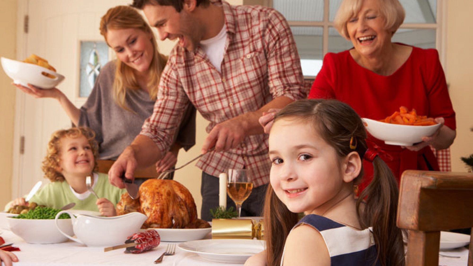 כדאי לחשוב לפני שפותחים את הפה. המלצות טקטיות לשולחן החג | צלם: fotolia - micromonkey כדאי לחשוב לפני שפותחים את הפה. המלצות טקטיות לשולחן החג | צלם: fotolia - micromonkey