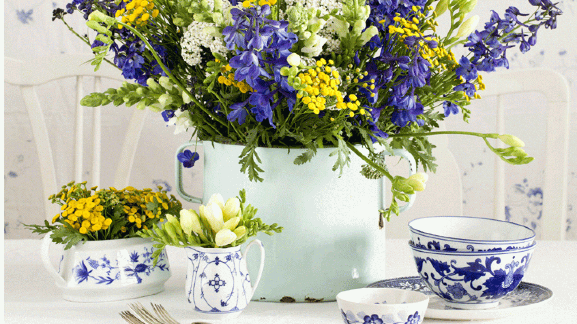 הפתיעו את האורחים שלכם ושלבו פרחים בעיצוב שולחן החג | צלם: בועז לביא