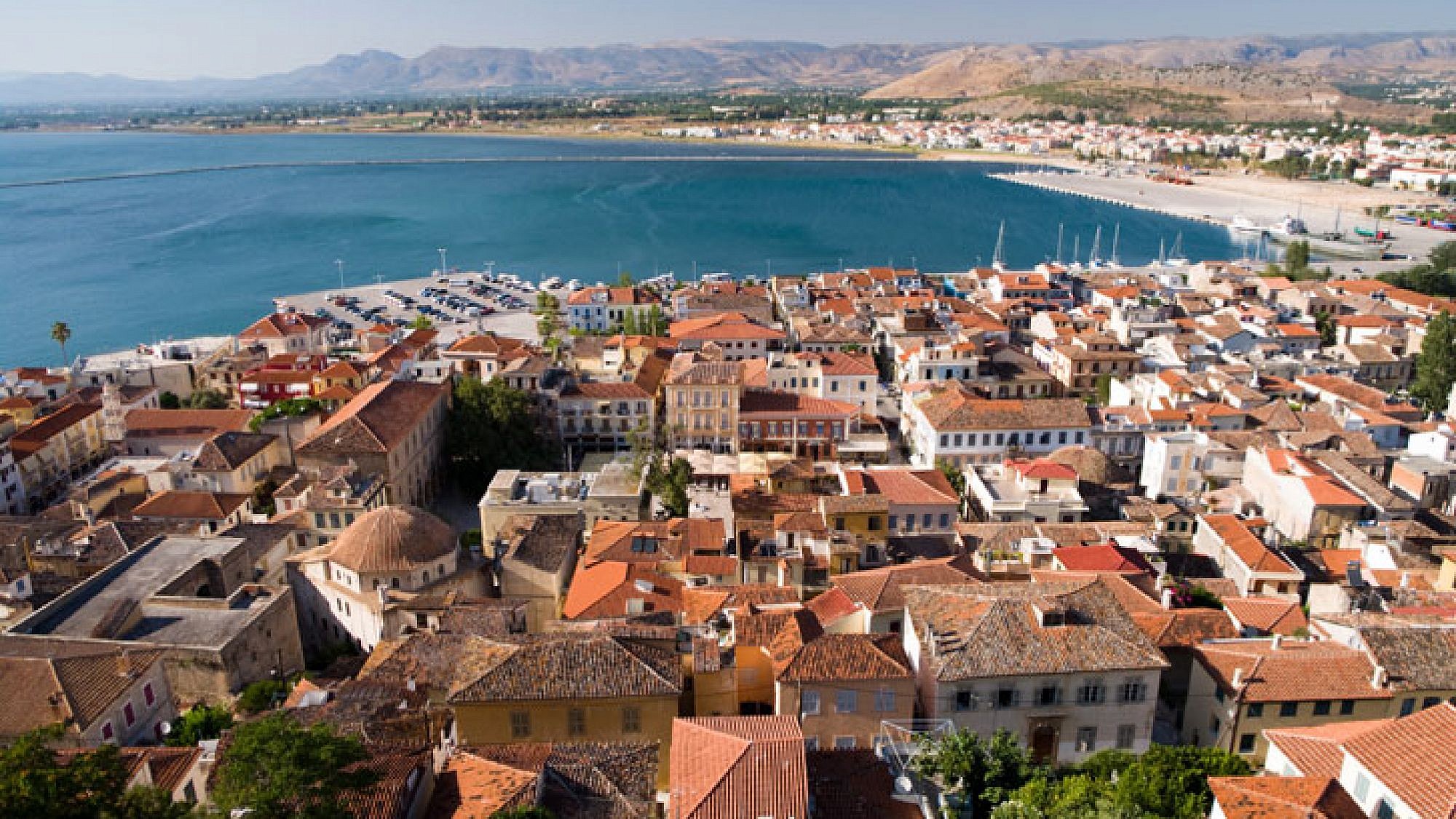 נופי נַפפּליו (Nafplio). פנסיון אתיטון משלב בין עיצוב יוצא דופן להיסטוריה של העיר | צלם: א.ס.א.פ קריאייטיב | Ollirg, Shutterstock נופי נַפפּליו (Nafplio). פנסיון אתיטון משלב בין עיצוב יוצא דופן להיסטוריה של העיר | צלם: א.ס.א.פ קריאייטיב | Ollirg, Shutterstock