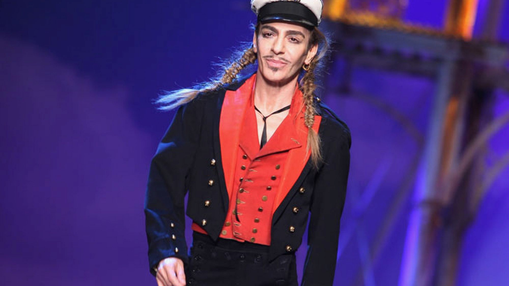 הכל כדי לייצר קצת באז. ג'ון גליאנו | צלם: אימג'בנק/Gettyimages