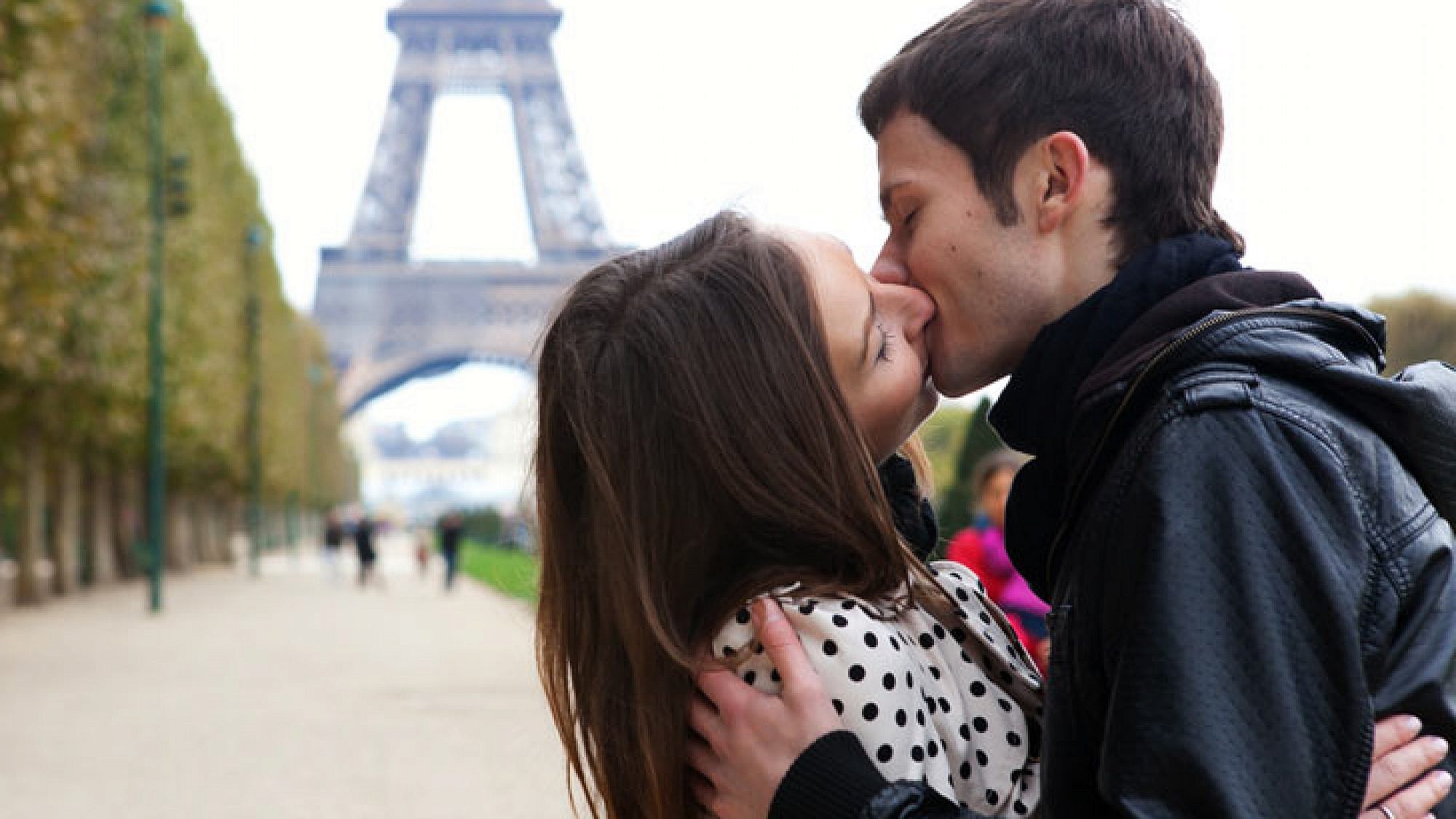 נשיקה צרפתית בצרפת - אין מושלם מזה | צלם: א.ס.א.פ קריאייטיב | Ekaterina Pokrovsky, Shutterstock