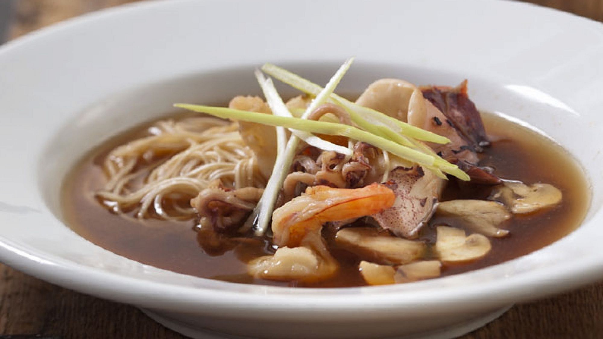 מרק עוף בסגנון תאילנדי | צלם: אנטולי מיכאלו