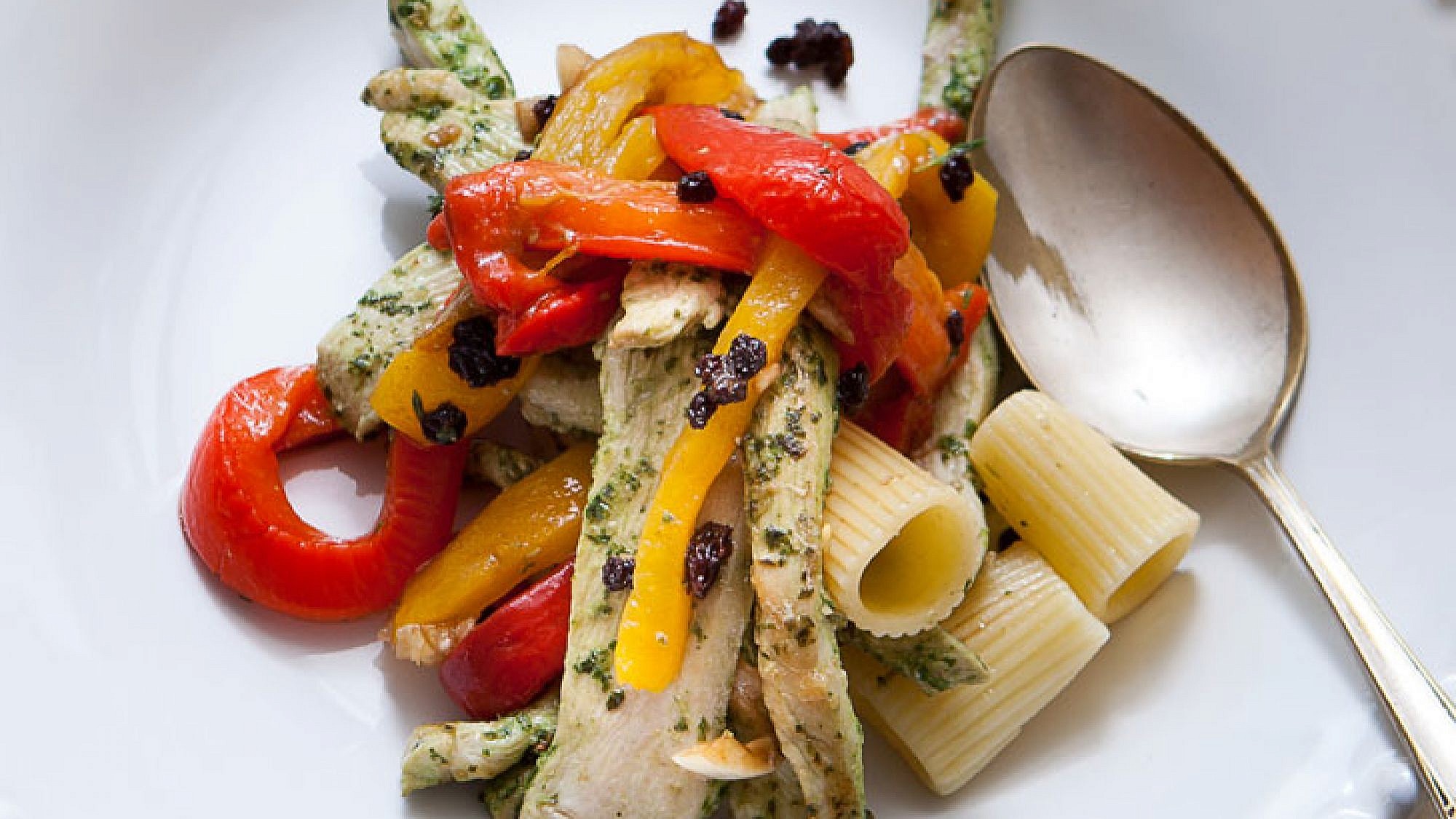 צלם: אנטולי מיכאלו | סטיילינג: ענת רן צלם: אנטולי מיכאלו | סטיילינג: ענת רן