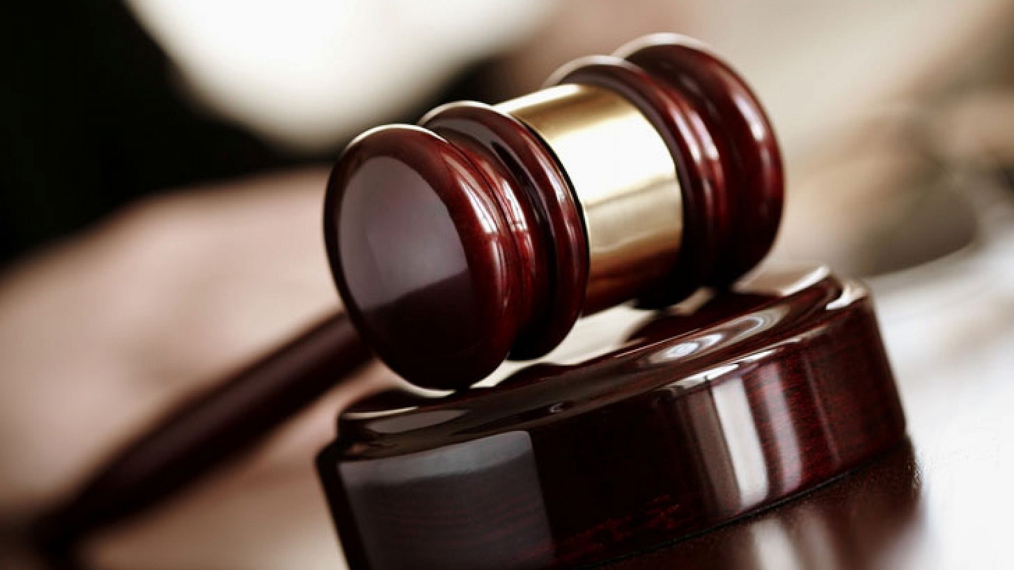 אחד האמצעים היעילים לטיפול בסחיטה הוא איום נגדי על הצד המאיים בתביעת דיבה | צלם: ingimage אחד האמצעים היעילים לטיפול בסחיטה הוא איום נגדי על הצד המאיים בתביעת דיבה | צלם: ingimage