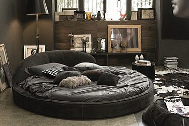 שינה מעוצבת. מיטה עגולה בעיצוב ויגאנו | צלם: יחסי ציבור