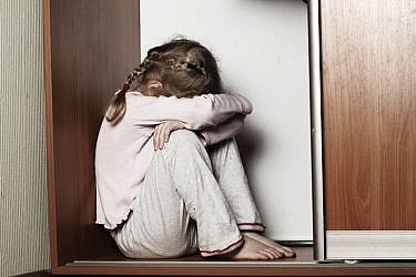 שימו לב! סימני אזהרה להתנהגות מינית מדאיגה אצל ילדים | צלם: shutterstock, א.ס.א.פ קרייאיטיב