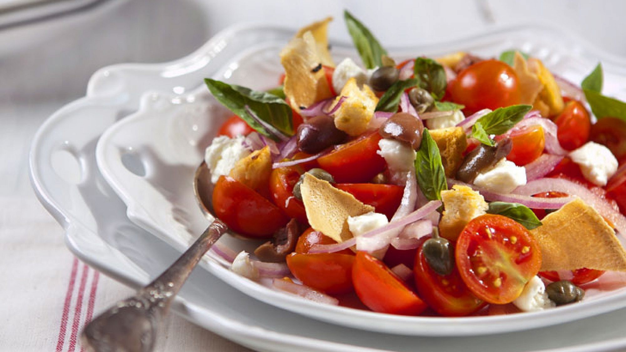 סלט עגבניות אדום | צלם: אנטולי מיכאלו | סטיילינג: אורית עציון סלט עגבניות אדום | צלם: אנטולי מיכאלו | סטיילינג: אורית עציון