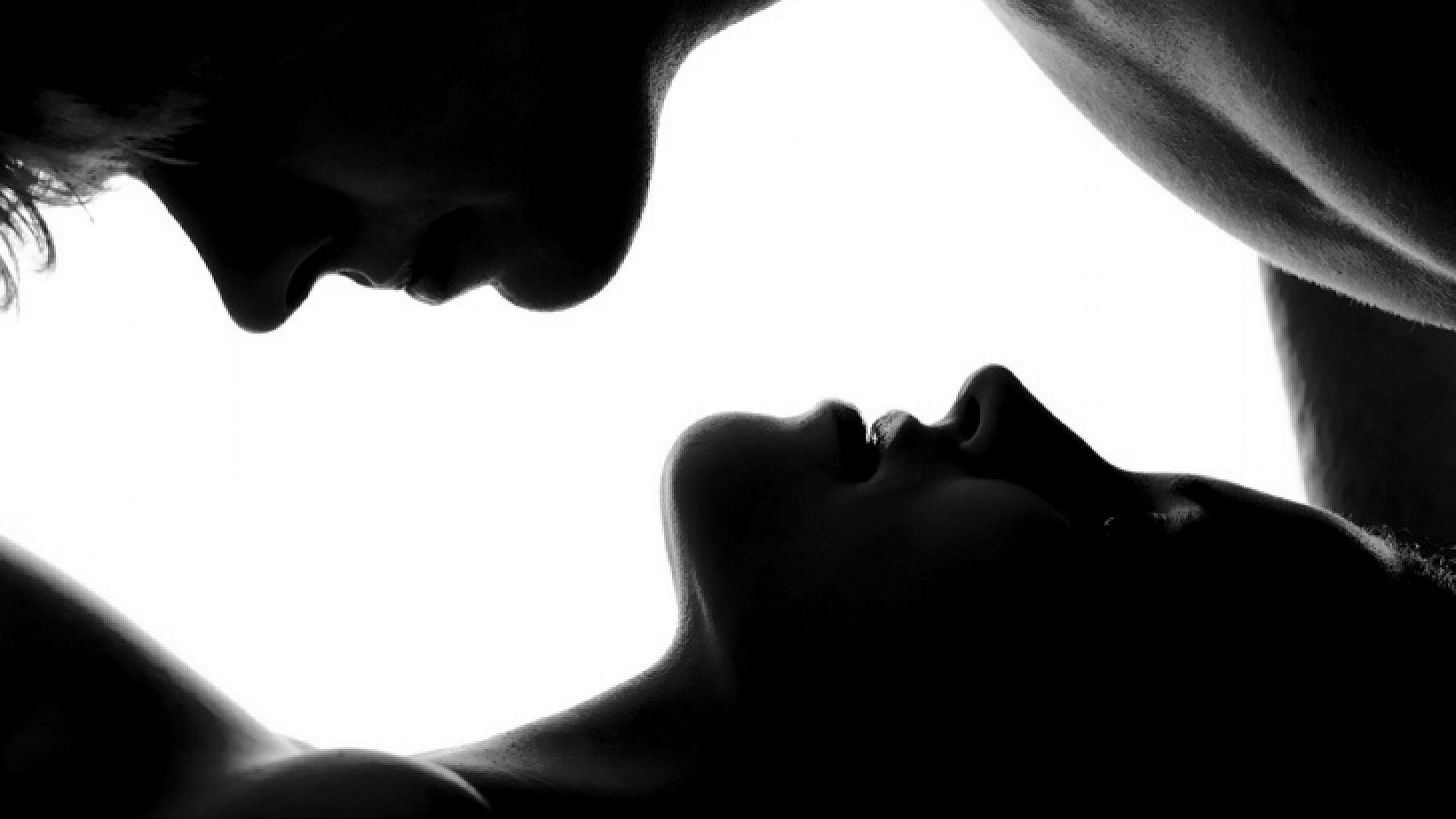 הנשיקות הרכות והאיטיות עוזרות לך לפלס בחושניות את הדרך לסקס הורס | צלם: א.ס.א.פ קריאייטיב |Piotr Marcinski, shutterstock