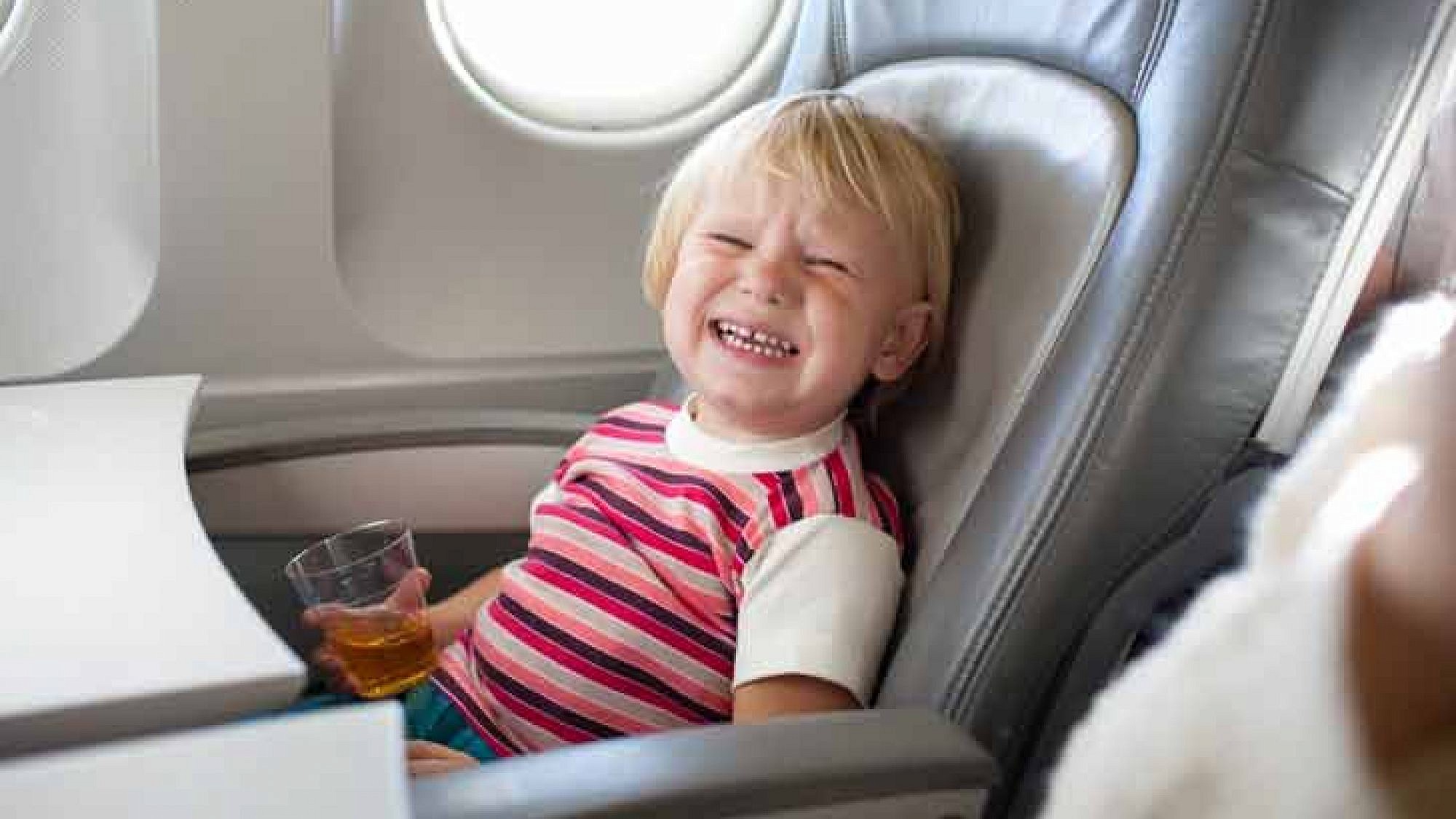 נא להדק חגורות. טיפים לטיסה עם תינוקות | צלם: shutterstock, א.ס.א.פ קרייאיטיב