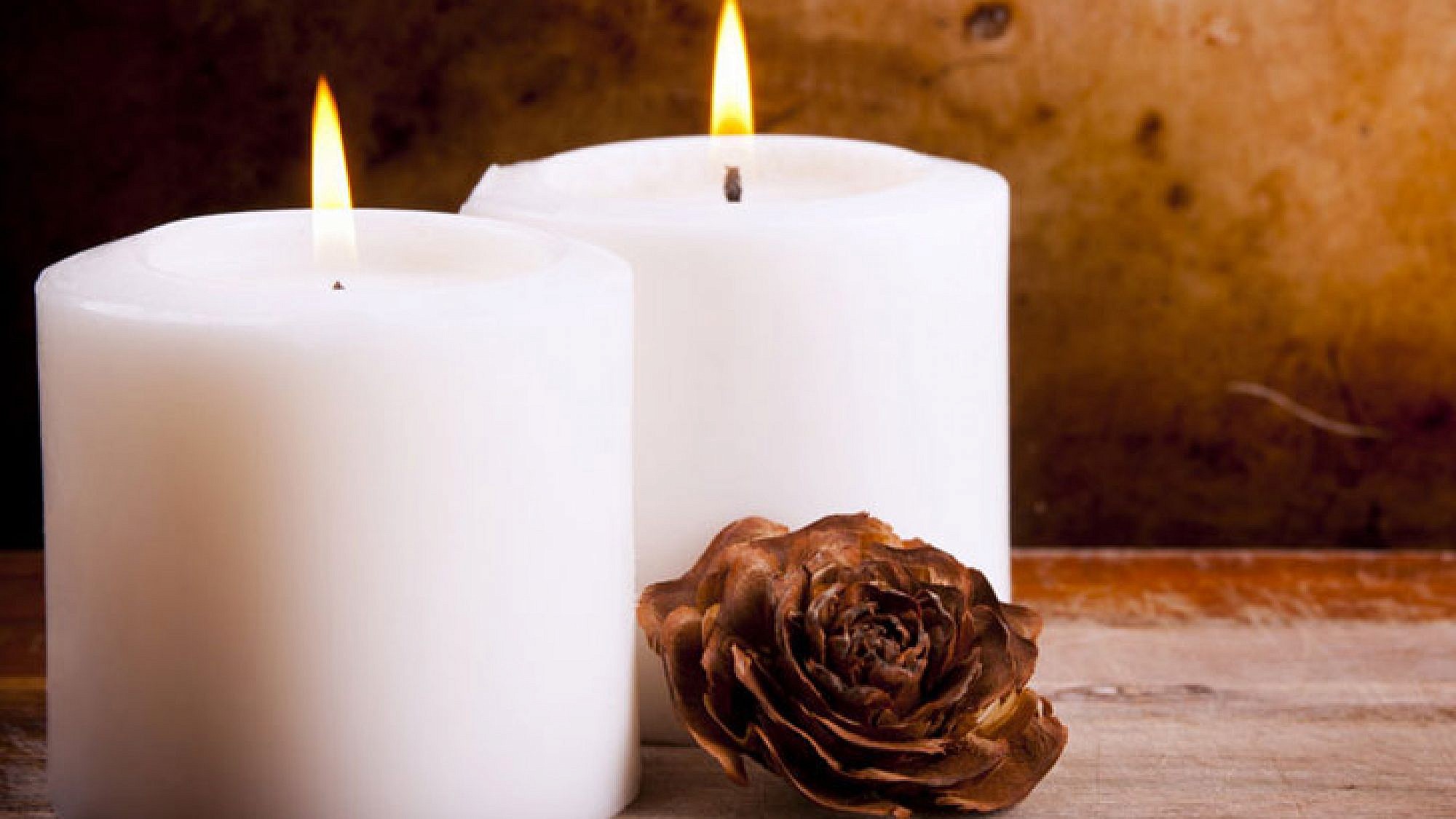 מקמו קערה עם נר בכל חדר שבו אתם רוצים לערוך את הטיהור | צלם: ingimage מקמו קערה עם נר בכל חדר שבו אתם רוצים לערוך את הטיהור | צלם: ingimage