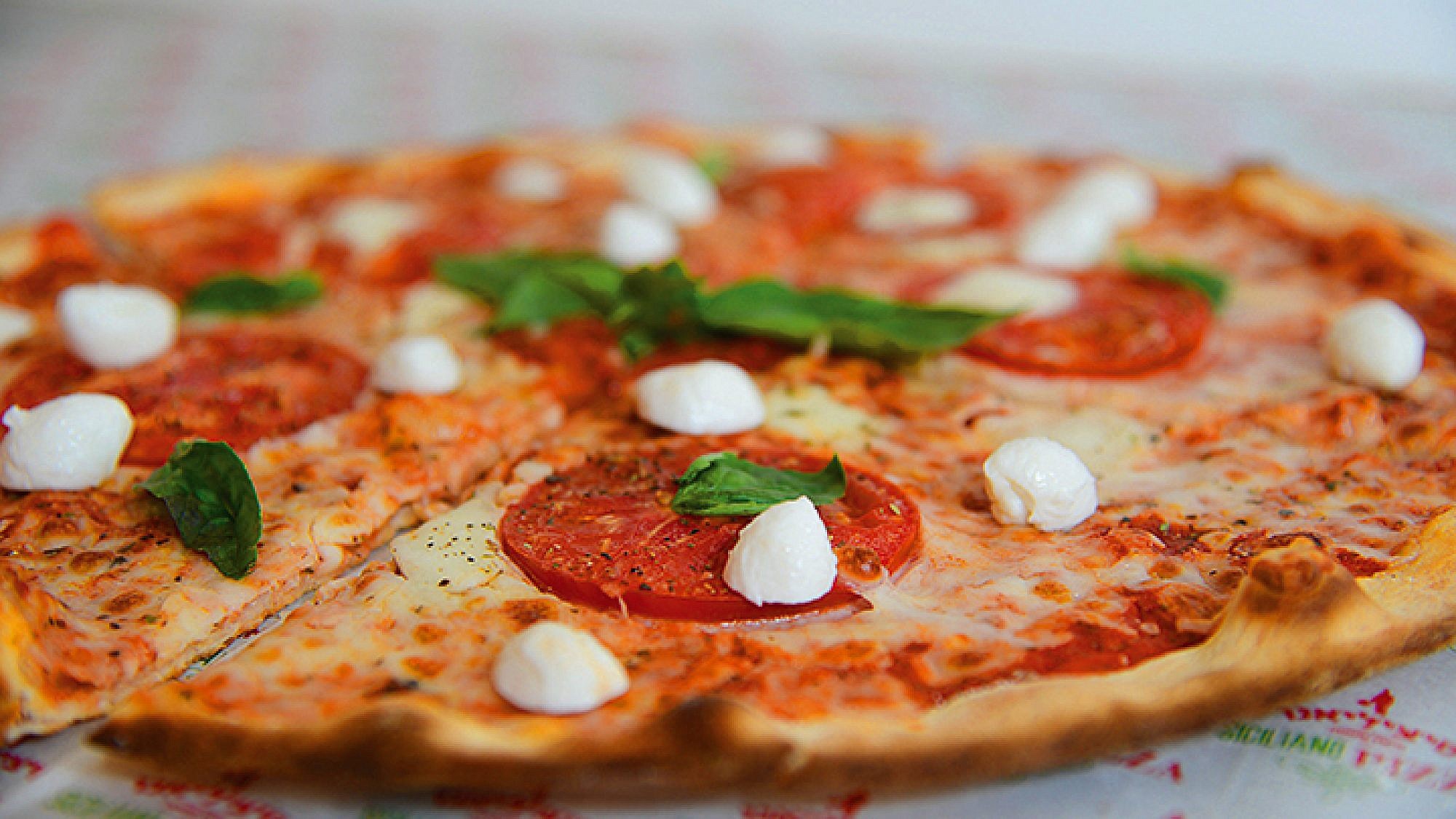 פיצה סיציליאנו. צילום: מיה לוי פיצה סיציליאנו. צילום: מיה לוי