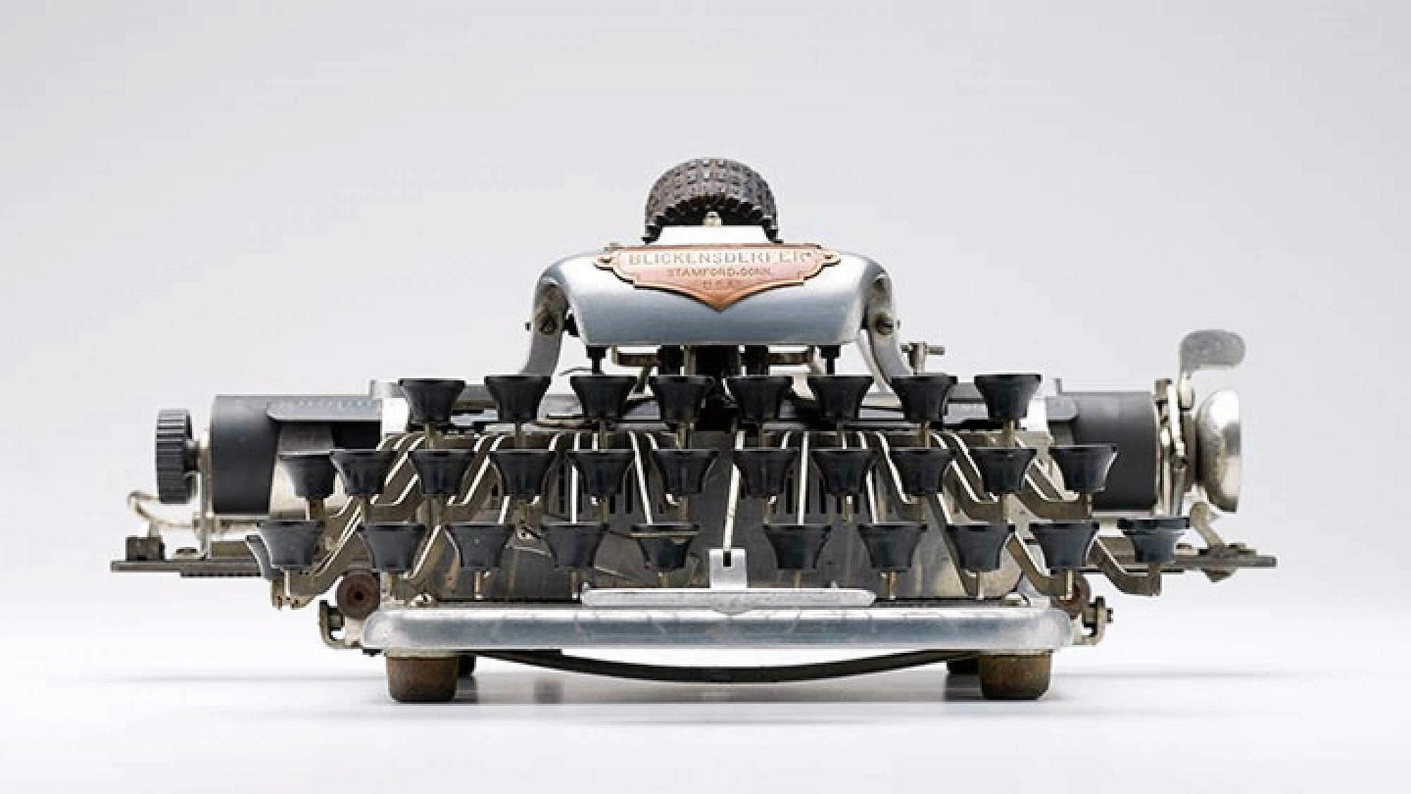 מכונת הכתיבה בליקנסדרפר, דגם מספר 6. עיצוב : ג'ורג' קנפילד בליקנסדרפר, ארה"ב, 1906