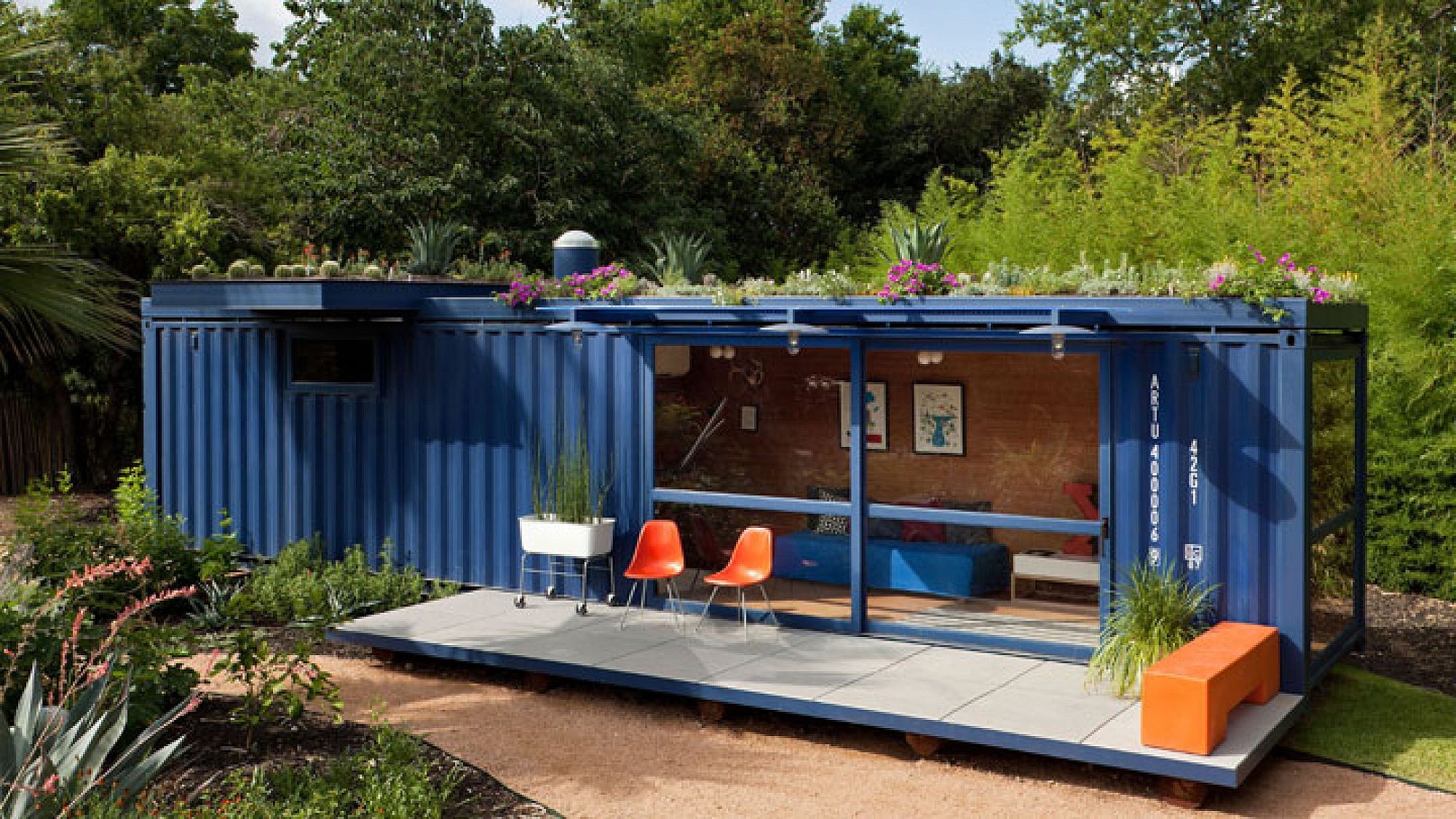 Container Guest House. Poteet Architects, San Antonio, Texas