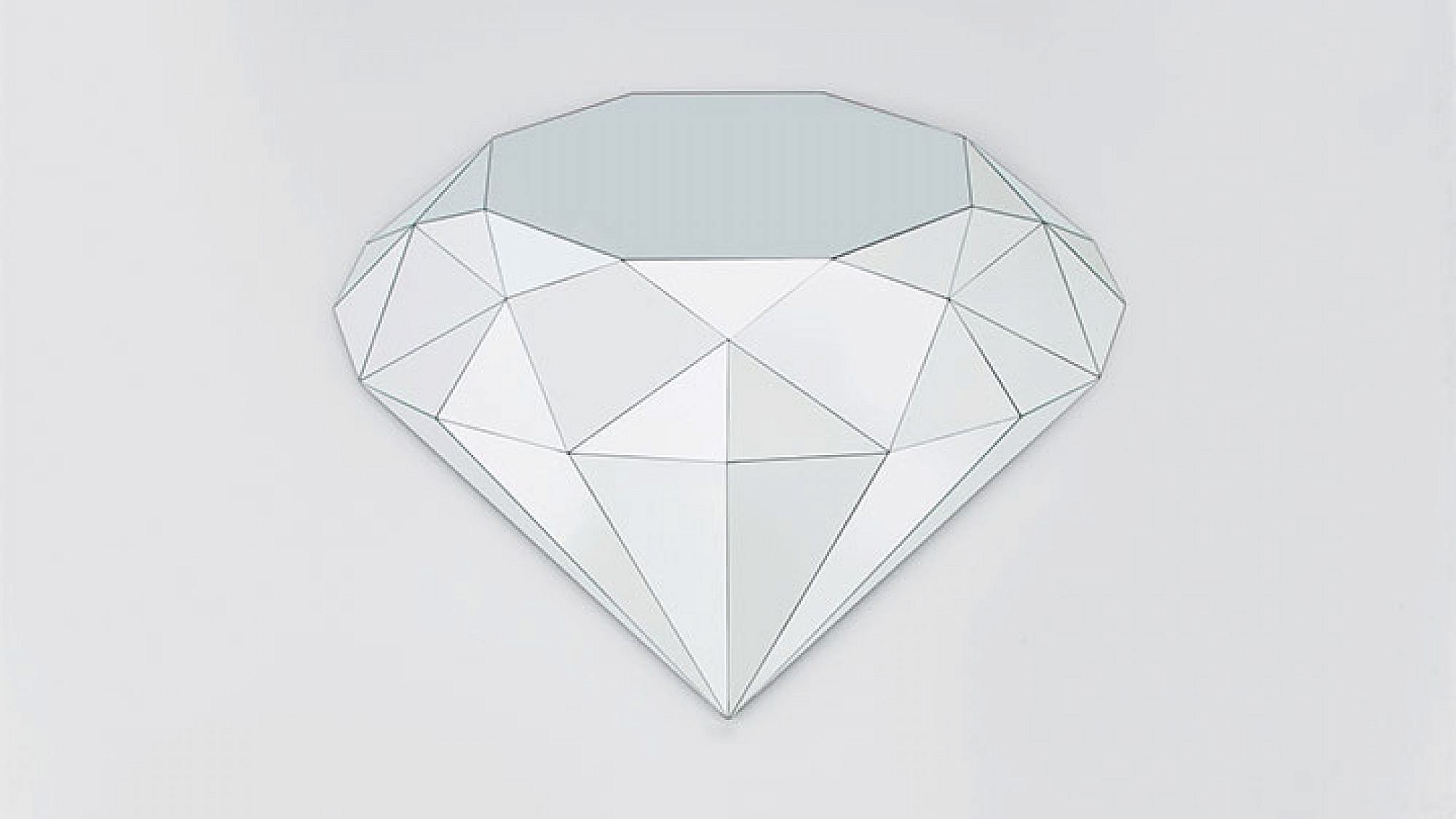 מראה בצורת יהלום של קארה דיזיין | צילום: פיטר יורגן