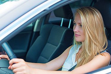 נשים נוהגות טוב יותר מגברים | צילום: Shutterstock