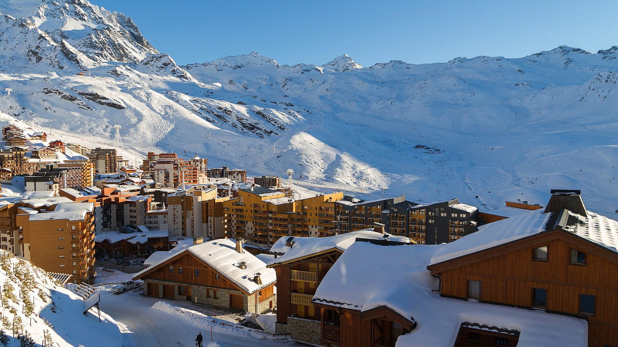 עיירת סקי ואל טורנס ממוקמת באזור "שלושת העמקים" הסמוך לגבול איטליה | צילום: shutterstock