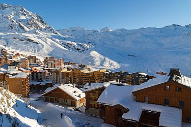 עיירת סקי ואל טורנס ממוקמת באזור "שלושת העמקים" הסמוך לגבול איטליה | צילום: shutterstock