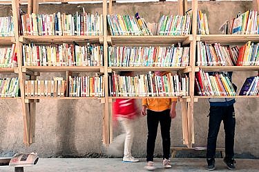 ספריית ה־PINCH בכפר הסיני שאונג האשי | צילום: Ottevaere Lin
