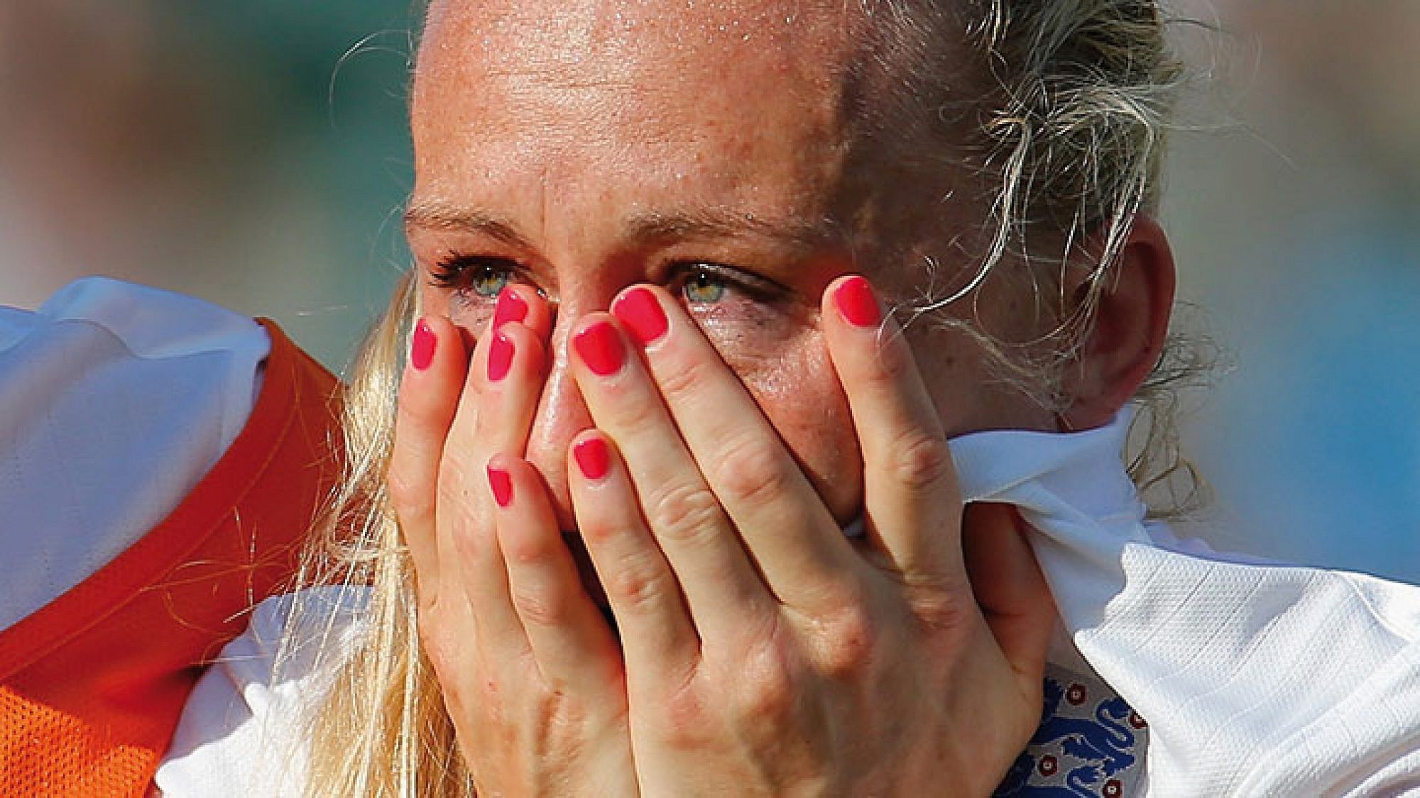 לורה באסט בוכה | צילום: GettyImages