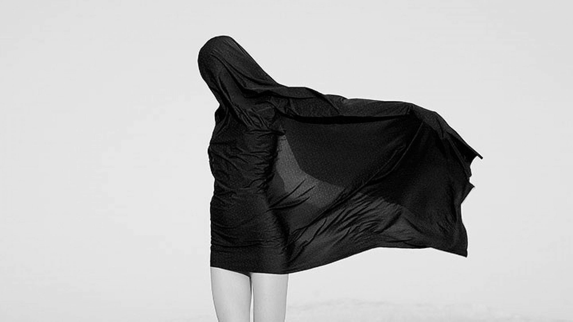 חלום שחור: הפקת האופנה של עטיפת האלבום החדש של פורטיס | צילום: טינו ווקה