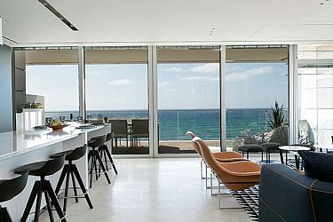 דירת נופש במגדל מגורים על הטיילת של תל אביב | צילום: שירן כרמל