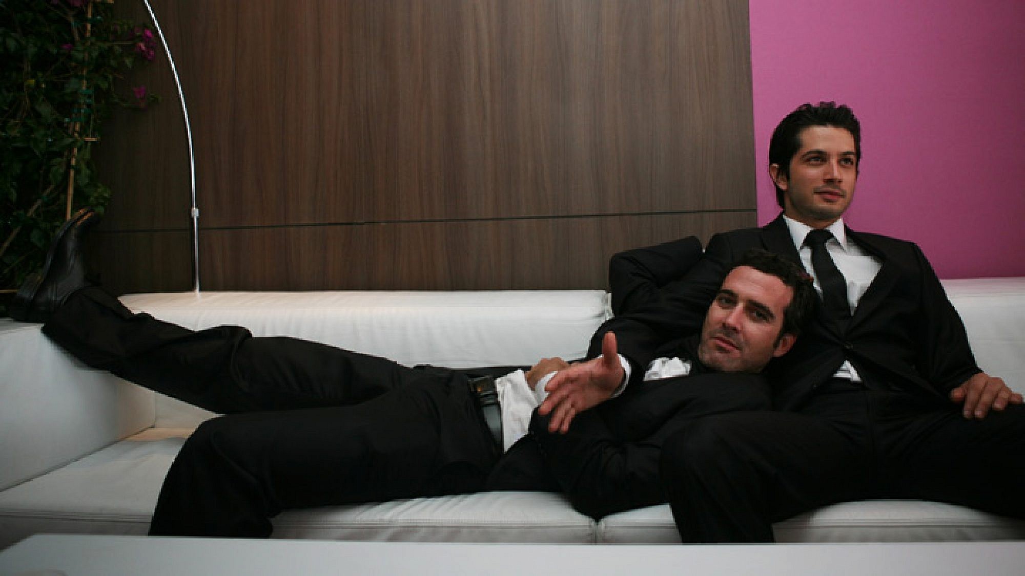ימיה היפים של היציאה הביסקסואלית מהארון. רן דנקר (בצילום עם זהר שטראוס בפסטיבל קאן 2009) צילום: Gettyinages