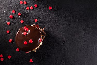 סופגניית בריוש במילוי גנאש שוקולד ופירות טריים | צילום: שרית גופן | סטיילינג: ענת לבל