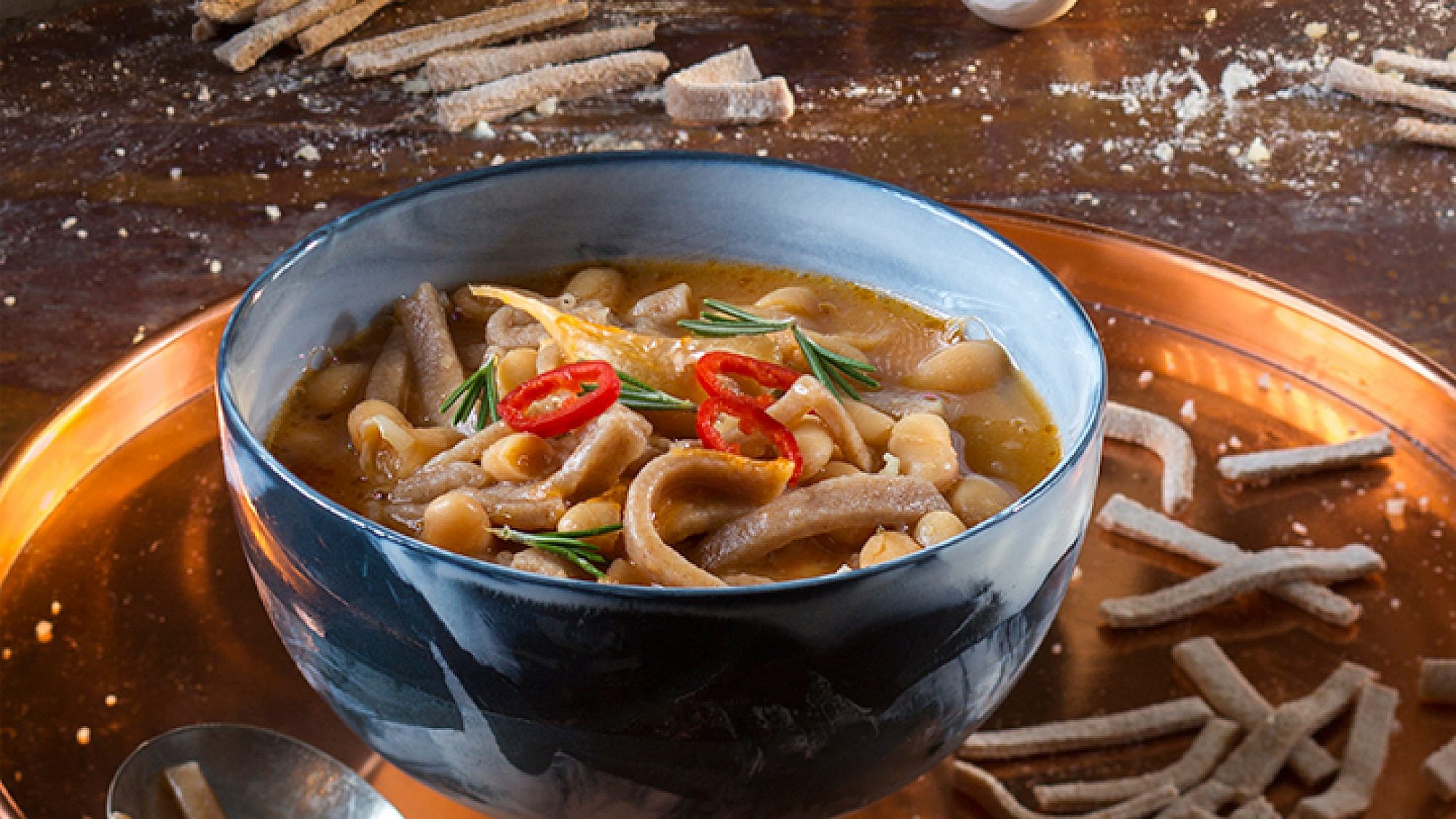 מרק שעועית עם פסטה פג'ולי | צילום: אנטולי מיכאלו | סטיילינג: קרן ברק