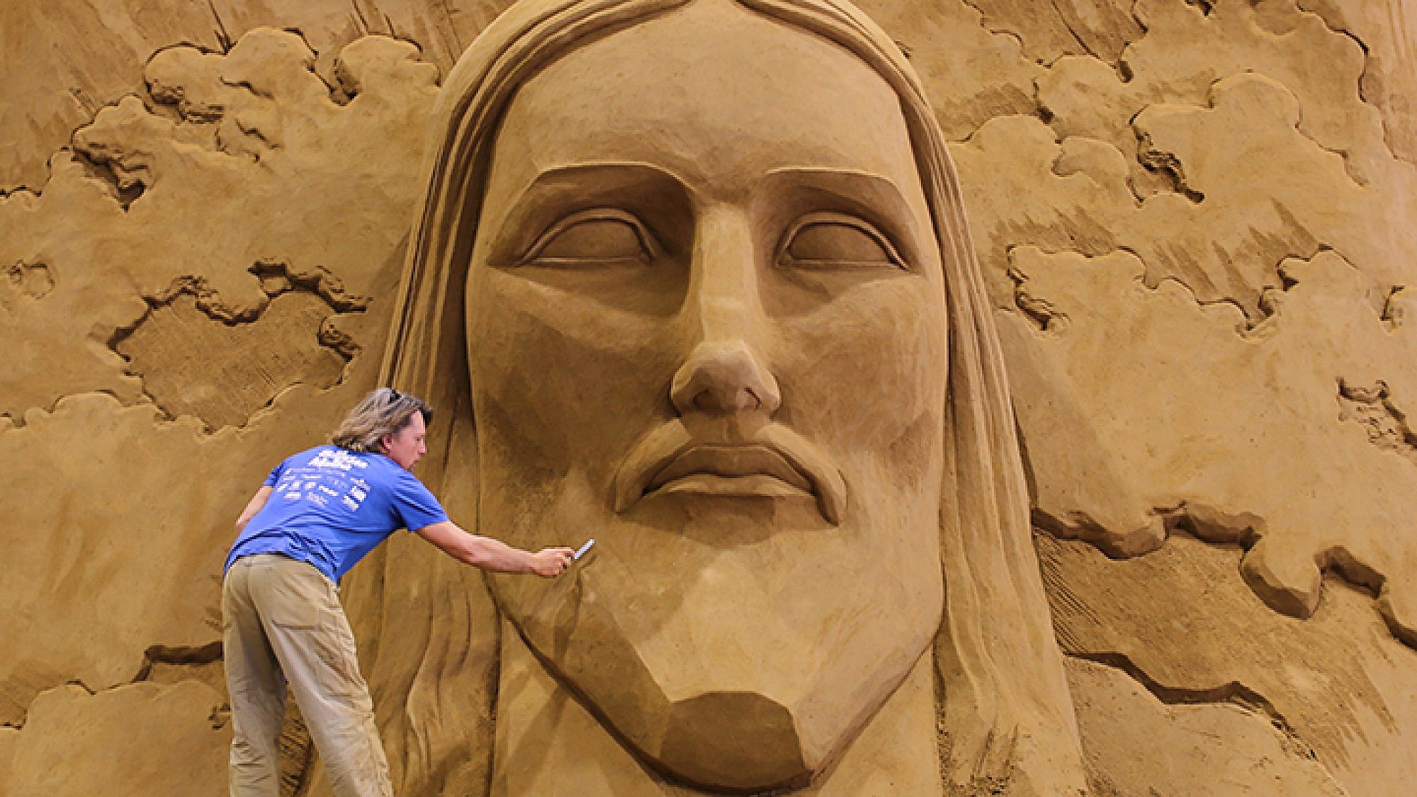 פסל חול בדמותו של פסל ישו מריו דה ז'ניירו. צילום: אימג' בנק