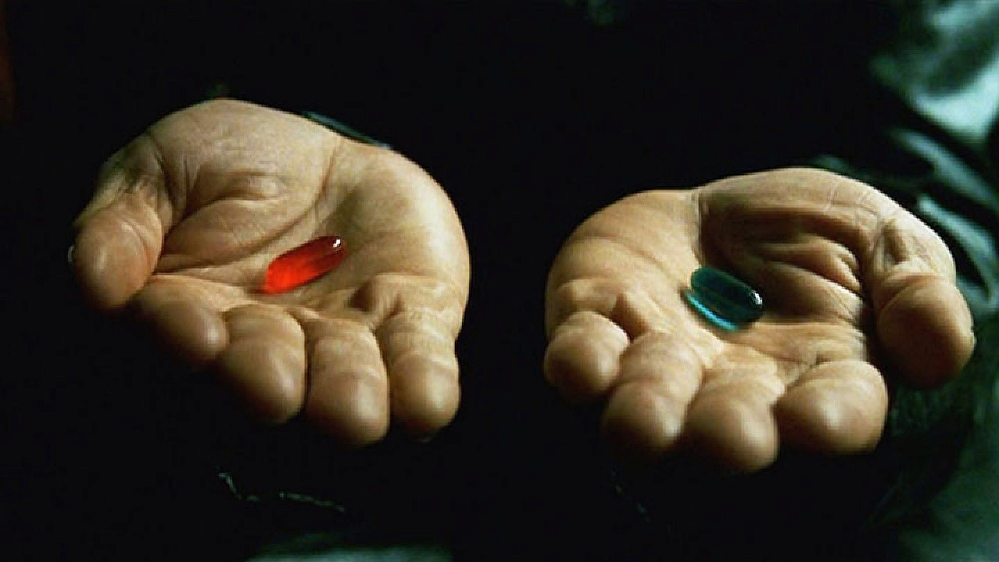 הגלולה הכחולה או האדומה? | צילום מתוך הסרט "מטריקס"