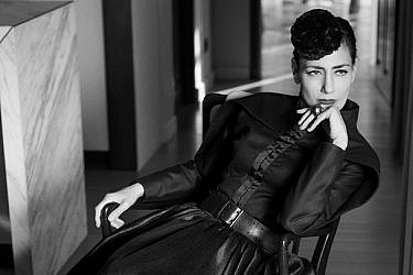 רונית אלקבץ מתוך "שנסון לשמלה השחורה", מחווה לזמרת אידית פיאף | צילום: מיטל ווינברג