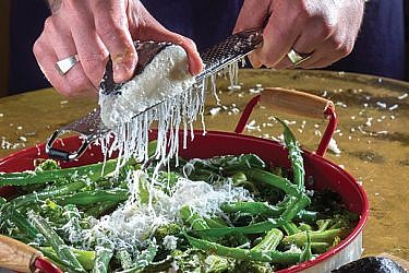 ירקות מוקפצים עם מנצ'גו | צילום: אנטולי מיכאלו