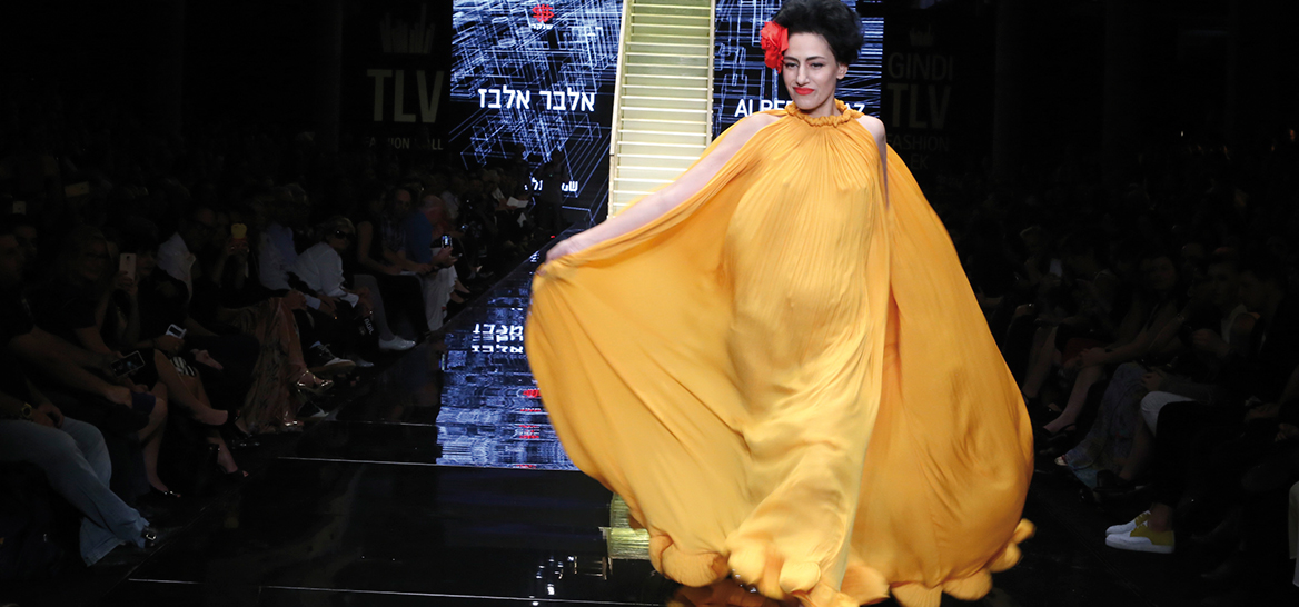 רונית אלקבץ לובשת אלבר אלבז בפתיחת שבוע האופנה גינדי תל אביב | צילום: אבי ולדמן