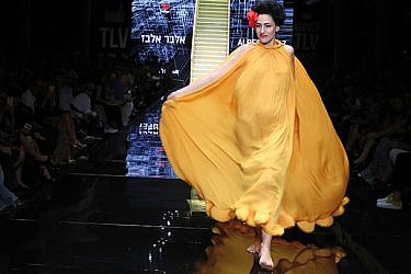 רונית אלקבץ לובשת אלבר אלבז בפתיחת שבוע האופנה גינדי תל אביב | צילום: אבי ולדמן
