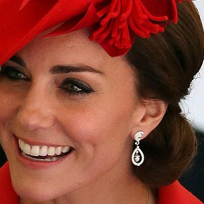 עושה פן כשהמרכך עדיין על השיער. קייט מידלטון| | צילום: GettyImages