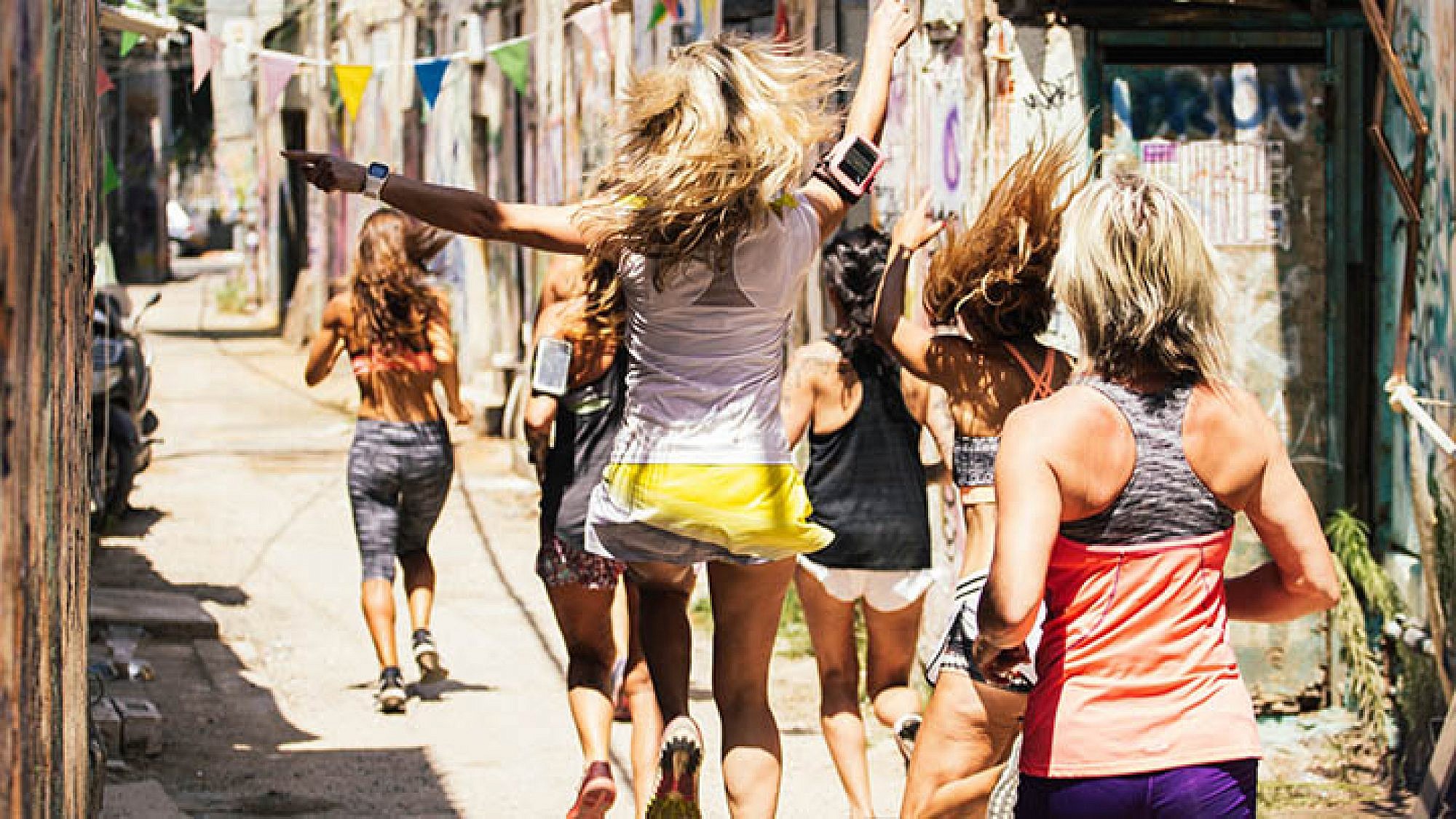 קבוצת הריצה ברחובות תל אביב | צילום: גילי אזגד