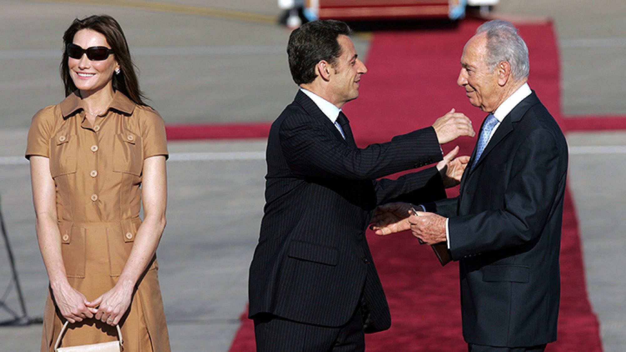 שמעון פרס, ניקולה סרקוזי וקרלה ברוני | צילום: David Furst / AFP