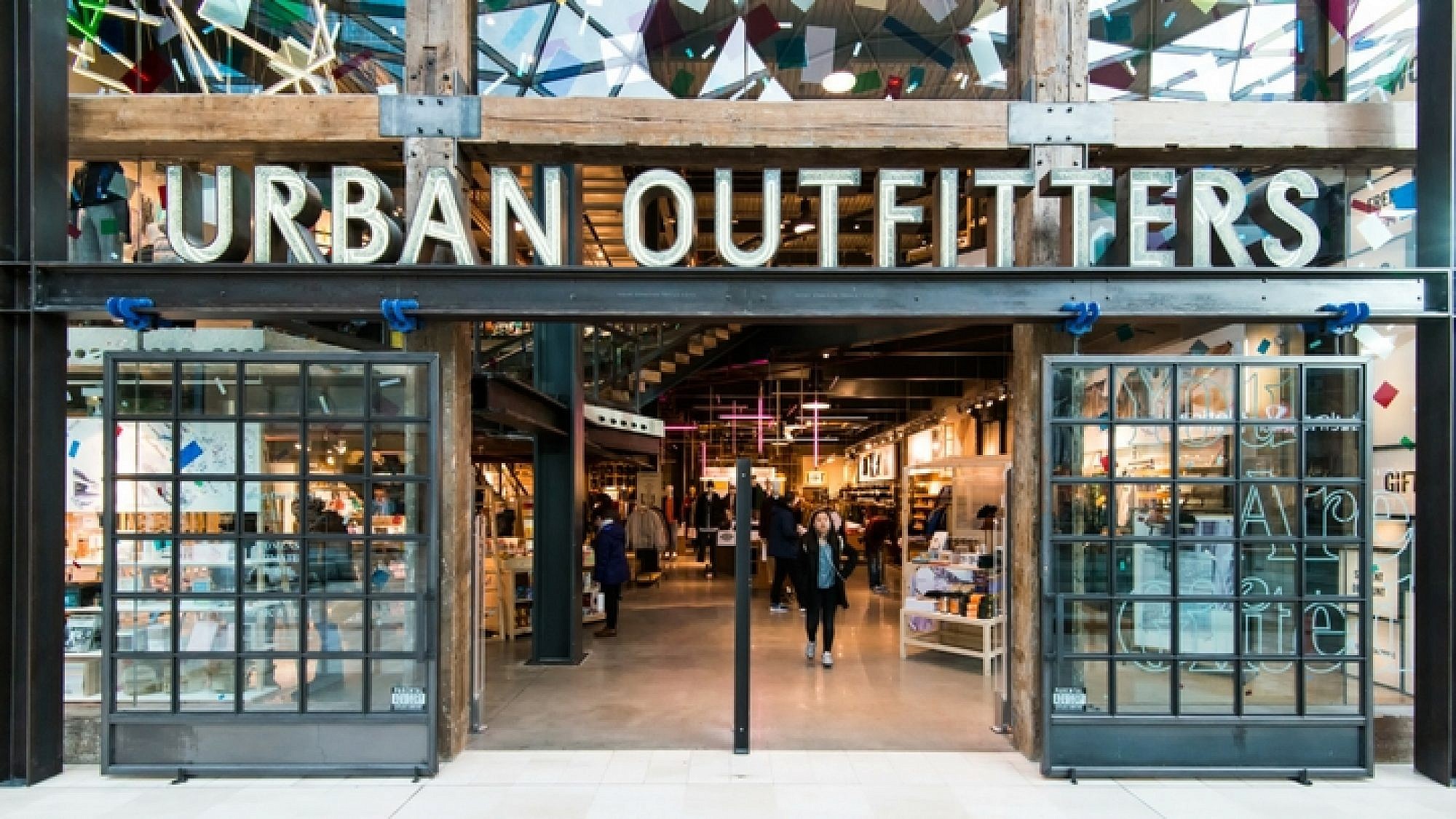 urban outfitters אורבן אאוטפיטרס | צילום: shutterstock