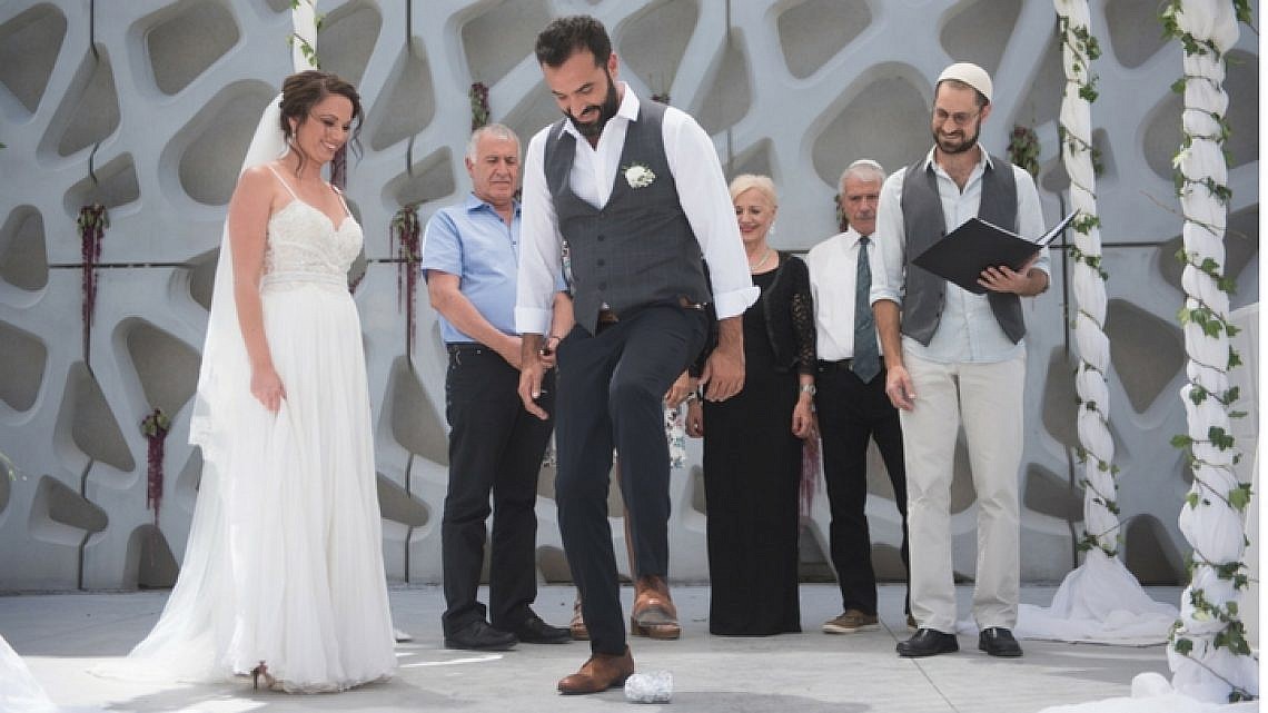 חתונה ממבט ראשון: מחזירה את האמונה באהבה או עוד ריאליטי ציני?
