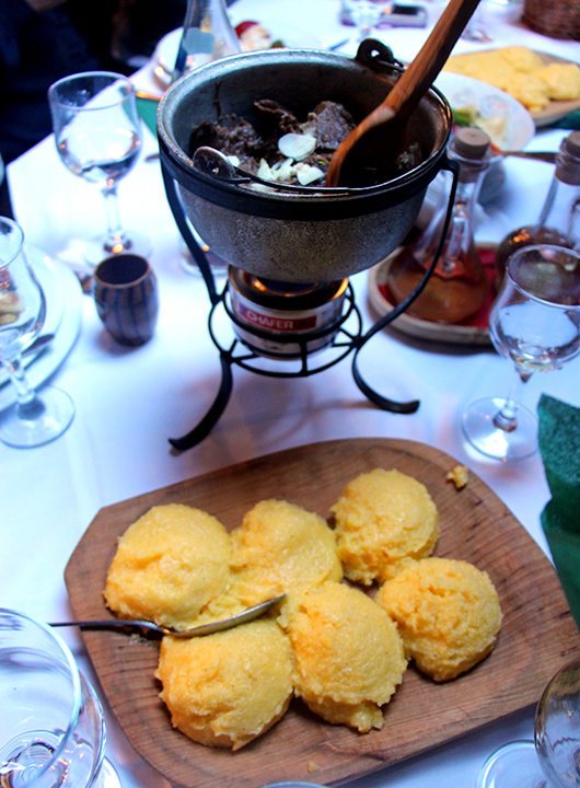 ממליגה במסעדת Cheile Gradistei | צילום: רויטל חורש