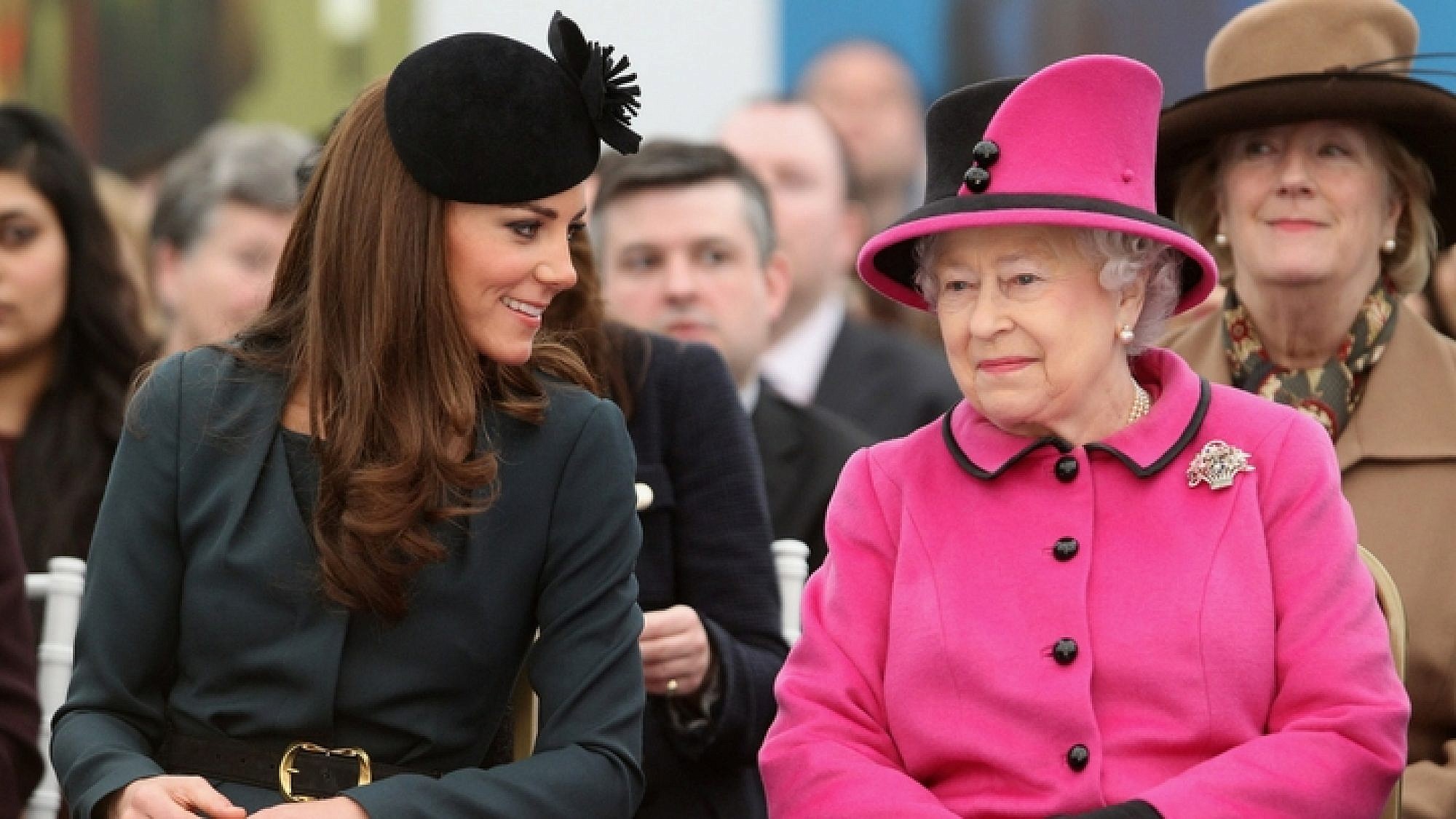 "בתכל'ס אני יותר שיקית פה מכולם": המלכה אליזבת וקייט מידלטון | צילום: Gettyimages