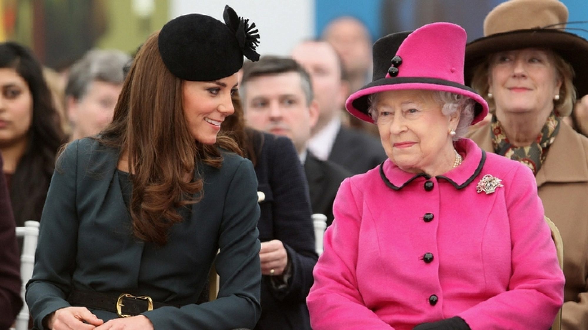 "הסתכלת בסטורי של מייגן?": קייט מידלטון והמלכה אליזבת | צילום: Gettyimages