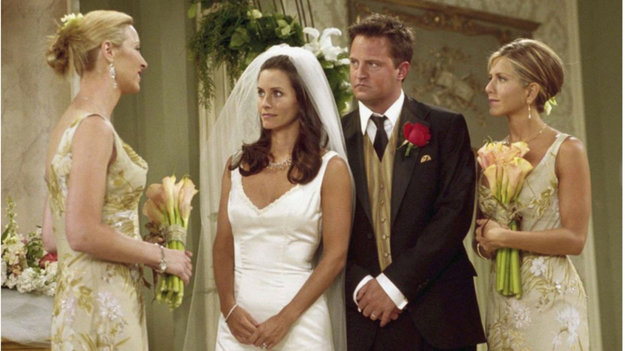 החתונה של מוניקה וצ'נדלר בסדרה "חברים" | צילום מסך מתוך הסדרה "חברים"