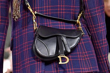 תיק האוכף של הדיור | צילום: מתוך האתר של דיור