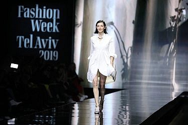 יעל רייך פתחה וסגרה  את התצוגה של דורין פרקפורט בשבוע האופנה 2019. צילום אדריאן סבל