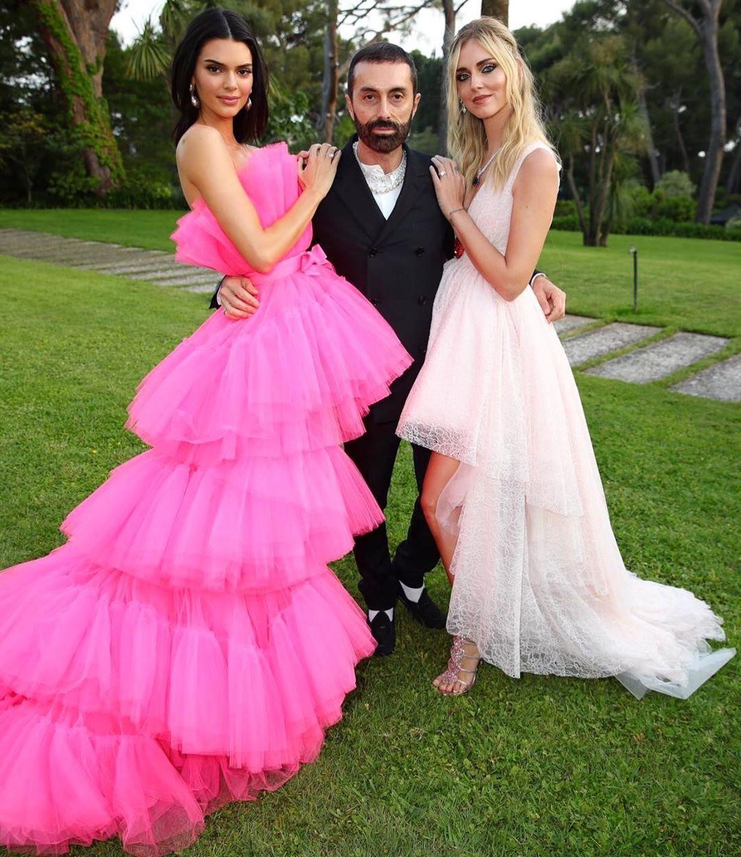 קיארה פראני, ג'יאמבטיסטה ואלי וקנדל ג'נר לובשות שמלות מהקולקציה של ג'יאמבטיסטה ואלי ל-H&amp;M | צילום:הנס מוריץ