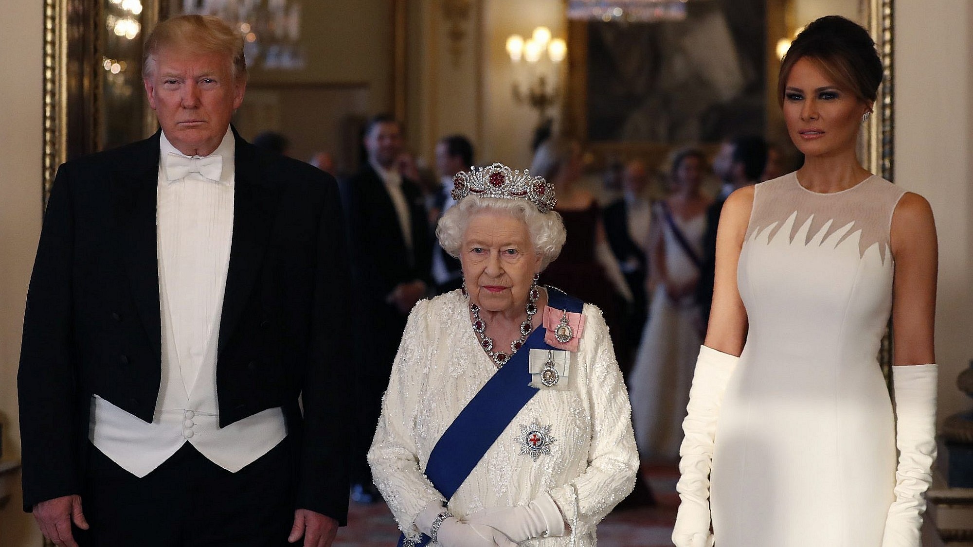 מלאניה, המלכה אליזבת ודונלד טראמפ | צילום: Jeff Gilbert - WPA Pool/Getty Images