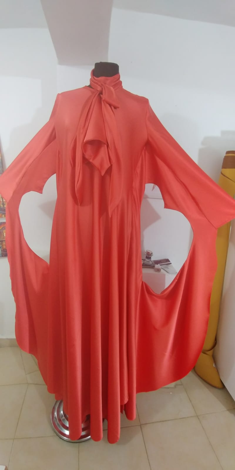 השמלה של עדי קרני ווגט לפני שנשלחה לקייטי פרי | באדיבות עדי